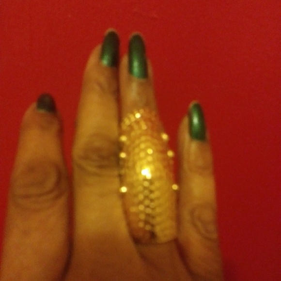 Cool Gold Tone Knuckle Ring🌷 - Picture 5 of 5